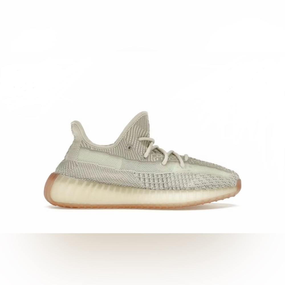 YEEZY BOOST adidas 350 V2
size 4
(Non-reflective); great condition
